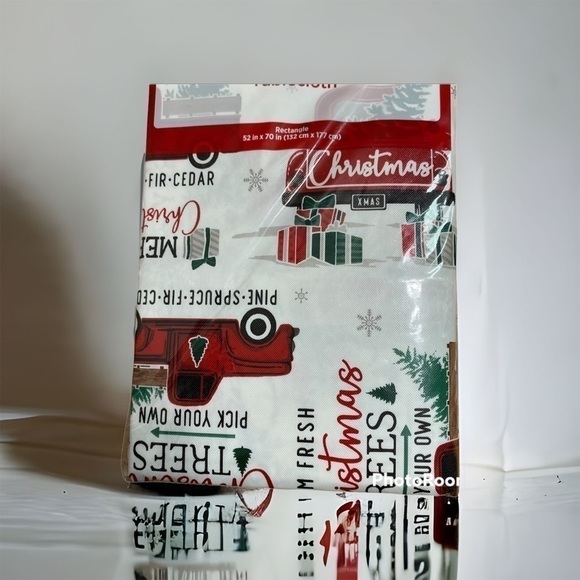Red Pickup Truck Table Cloth Christmas Tree NWT White Green - Picture 1 of 4